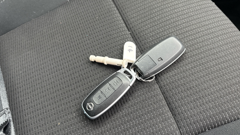 Nissan Qashqai 1.3 DiG-T MH Acenta Premium 5dr Petrol Hatchback